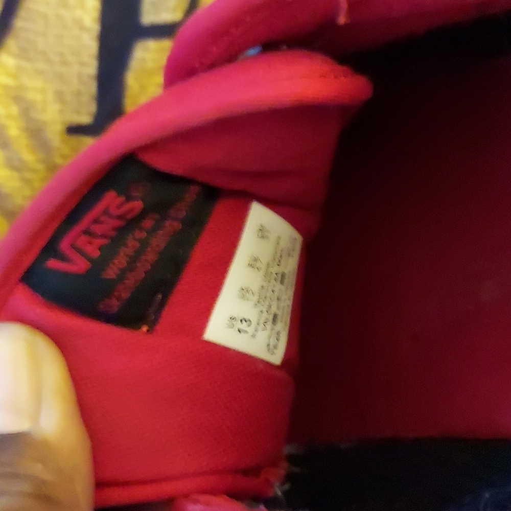 Red vans - Picture 5 of 6